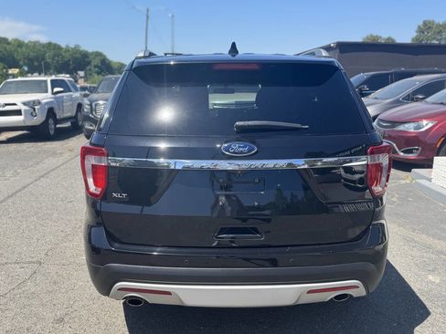 Used 2017 Ford Explorer XLT w/ Equipment Group 201A FWD image 6