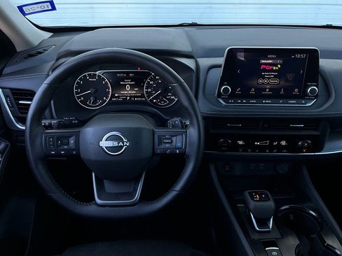 Used 2025 Nissan Rogue SV image 14