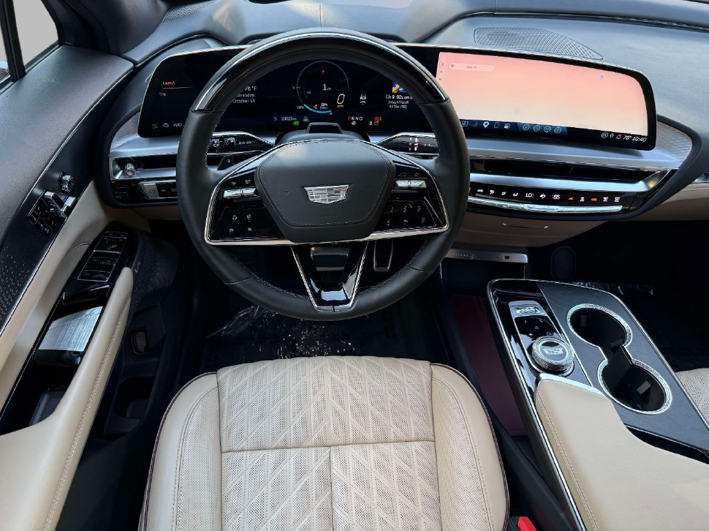 Used 2026 Cadillac Lyriq Signature Luxury w/ Nappa Leather Package AWD/4WD image 4