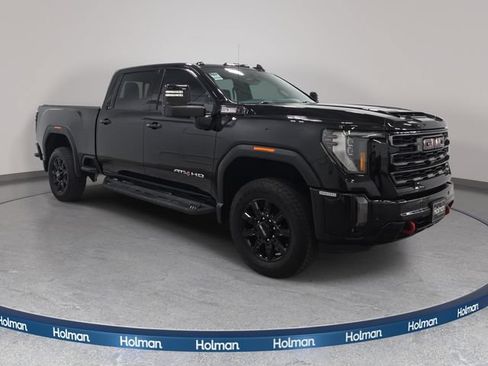 Used 2024 GMC Sierra 2500 AT4 w/ Technology Package AWD/4WD image 4