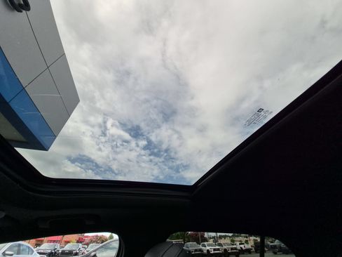 Used 2024 Cadillac XT4 Sport FWD image 28