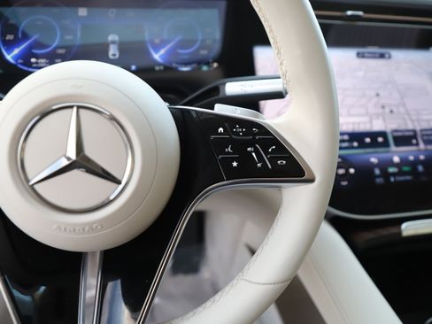 Used 2022 Mercedes-Benz EQS 580 4MATIC Sedan image 24