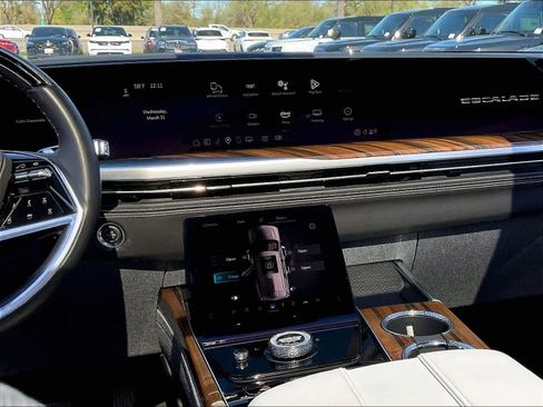 Used 2025 Cadillac Escalade Sport Platinum image 8
