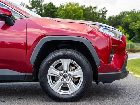 Used 2020 Toyota RAV4 XLE w/ Convenience Package FWD image 9