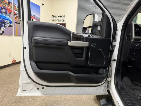 Used 2020 Ford F350 4x4 Crew Cab DRW Super Duty image 31