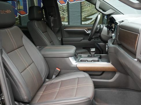 Used 2026 Chevrolet Silverado 1500 High Country w/ High Country Premium Package AWD/4WD image 11