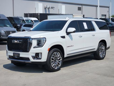 Used 2023 GMC Yukon XL Denali Ultimate w/ LPO, Floor Liner Package AWD/4WD image 43