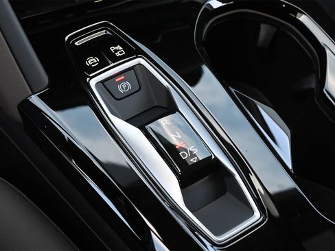 Certified 2025 Audi Q5 Premium w/ Convenience Package image 11