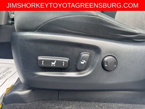 Used 2018 Toyota 4Runner SR5 AWD/4WD image 13