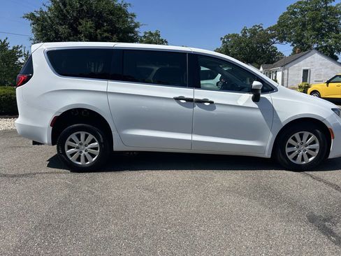 Used 2018 Chrysler Pacifica L FWD image 8