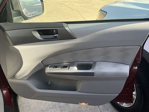 Used 2010 Subaru Forester 2.5X Premium image 6