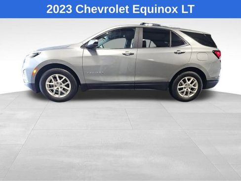 Used 2023 Chevrolet Equinox LT image 2