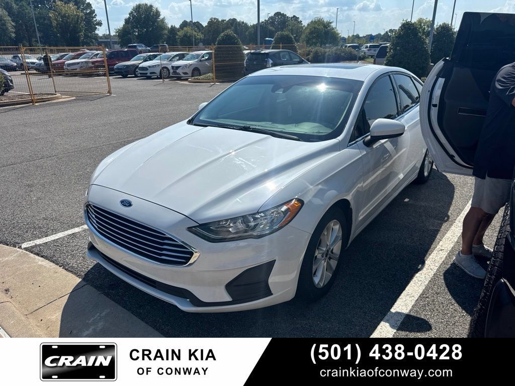 Used 2019 Ford Fusion SE FWD image 1