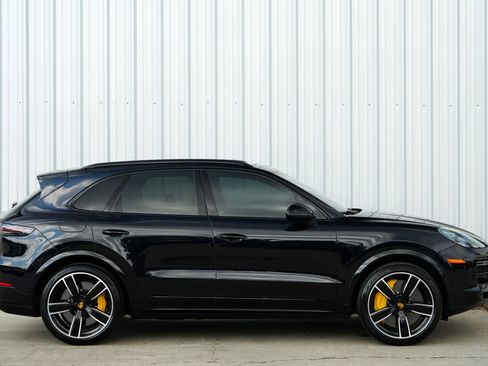 Used 2021 Porsche Cayenne Turbo S image 59