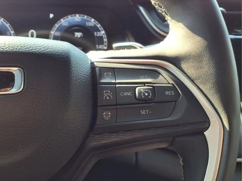 Used 2025 Jeep Grand Cherokee L Laredo w/ Luxury Tech Group I AWD/4WD image 14