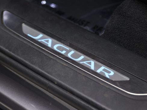 Used 2022 Jaguar F-PACE SVR AWD/4WD image 17
