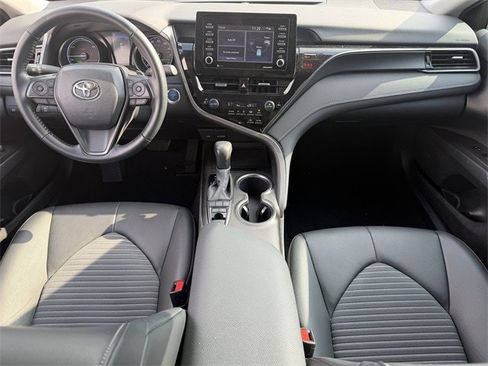Used 2022 Toyota Camry SE image 11