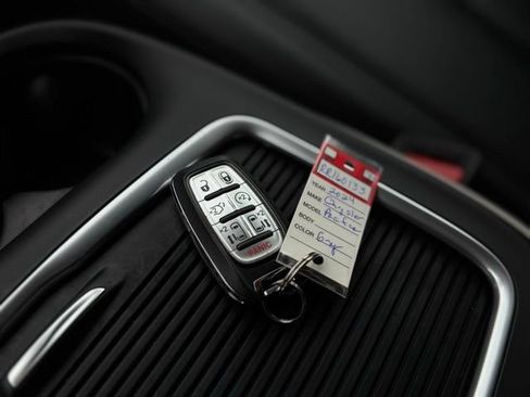 Certified 2024 Chrysler Pacifica Touring-L image 39