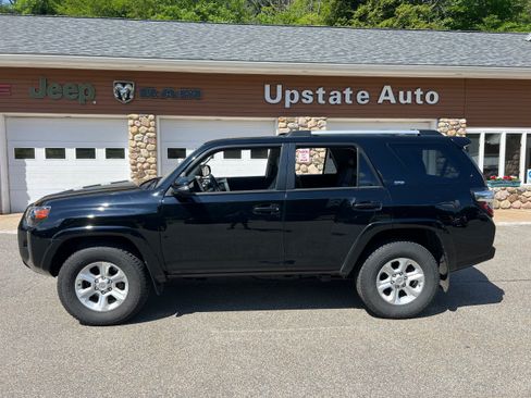 Used 2019 Toyota 4Runner SR5 Premium AWD/4WD image 8