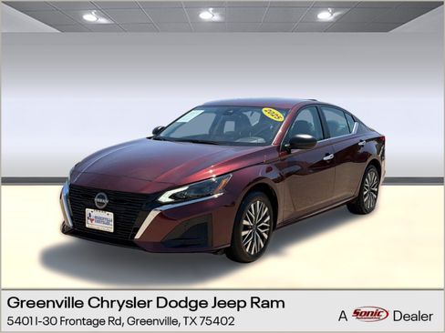 Used 2025 Nissan Altima 2.5 SV AWD/4WD image 1