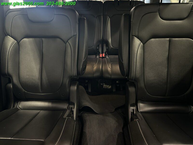Used 2023 Jeep Grand Cherokee L Limited AWD/4WD image 24
