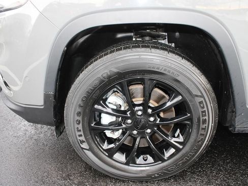 Used 2023 Jeep Cherokee Altitude Lux image 14