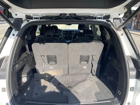 Used 2023 Jeep Grand Cherokee L Laredo image 8