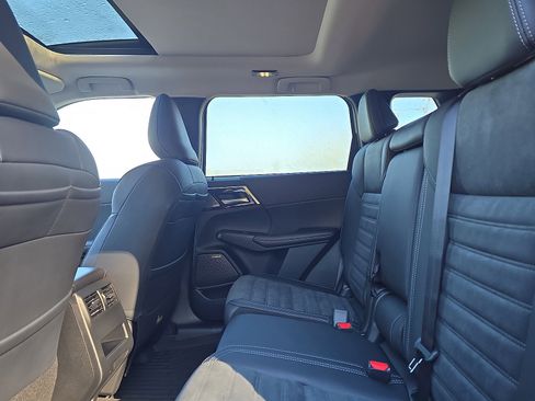 New 2025 Mitsubishi Outlander SE image 25