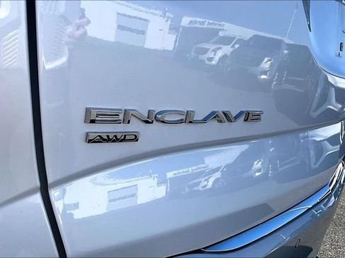 Used 2023 Buick Enclave Essence AWD/4WD image 31