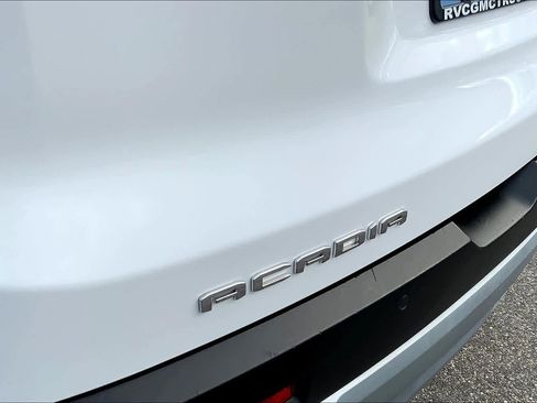 Certified 2023 GMC Acadia SLE w/ Driver Convenience Package image 32