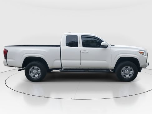 Used 2023 Toyota Tacoma TRD Sport image 2