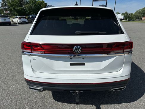 Used 2024 Volkswagen Atlas SE w/ Panoramic Sunroof Package FWD image 7