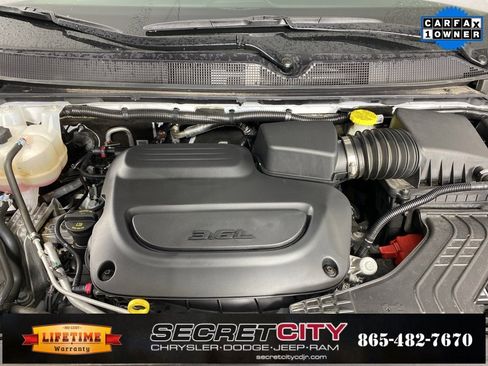 Used 2024 Chrysler Pacifica Touring-L image 34