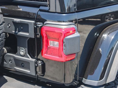 Used 2024 Jeep Wrangler Unlimited Rubicon AWD/4WD image 11