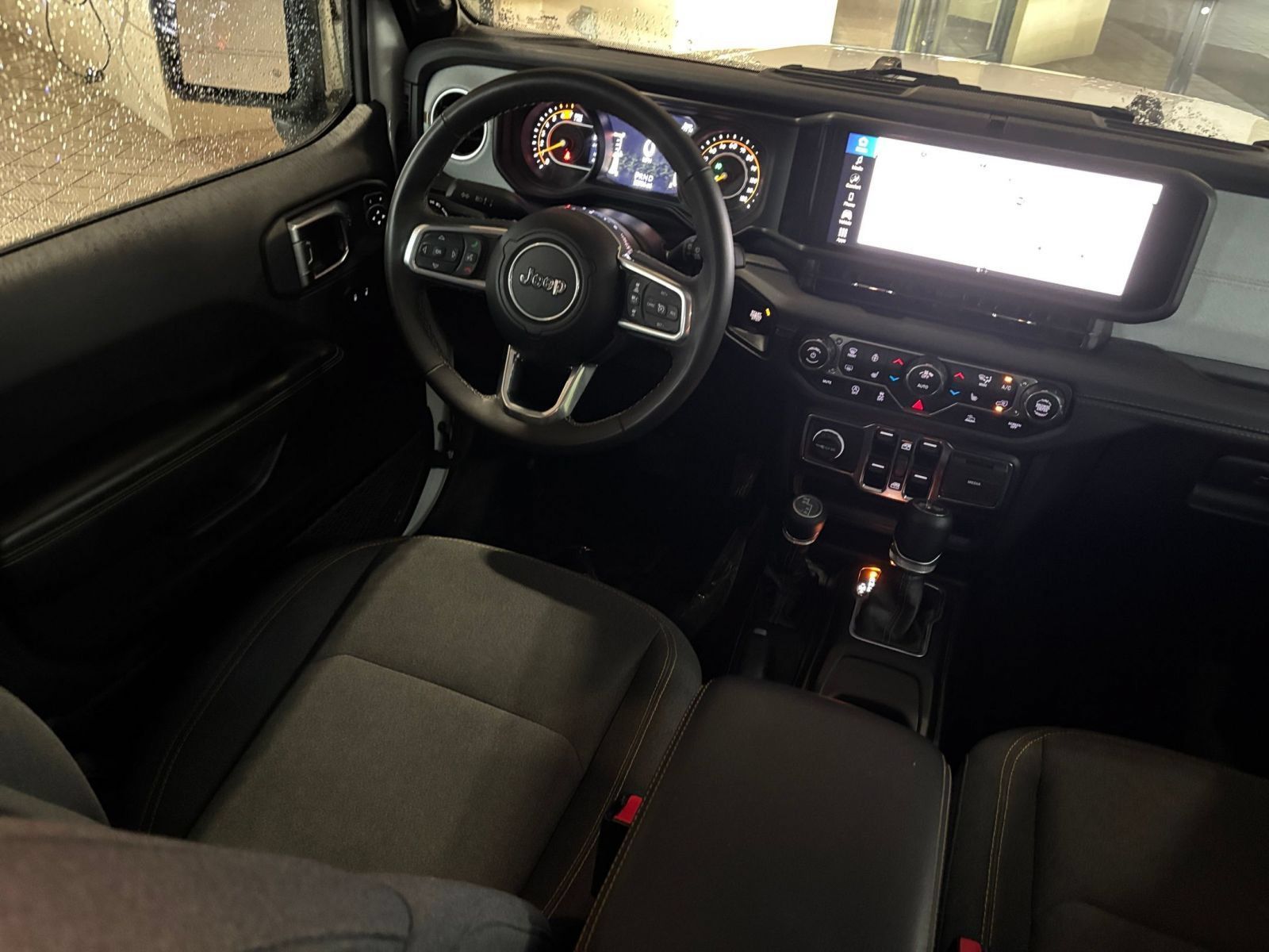 Used 2025 Jeep Wrangler Unlimited Sahara AWD/4WD image 33