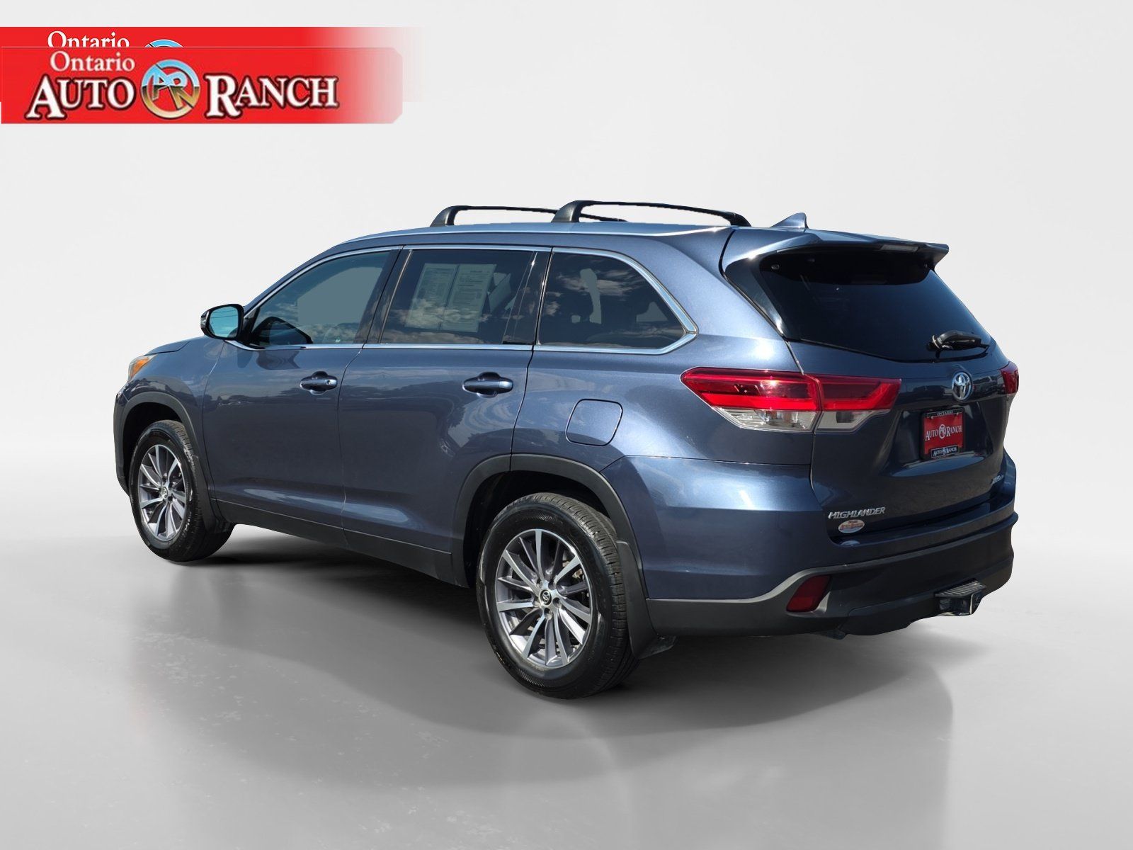 Used 2019 Toyota Highlander XLE AWD/4WD image 3