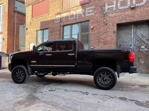 Used 2018 Chevrolet Silverado 2500 High Country w/ Duramax Plus Package image 45