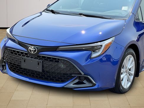 Used 2025 Toyota Corolla SE w/ SE Package FWD image 31