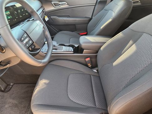 New 2026 Kia Sportage LX image 9