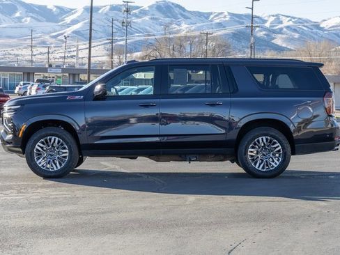 Used 2025 Chevrolet Suburban Z71 image 3