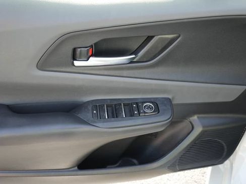 Used 2024 Toyota Prius XLE FWD image 22