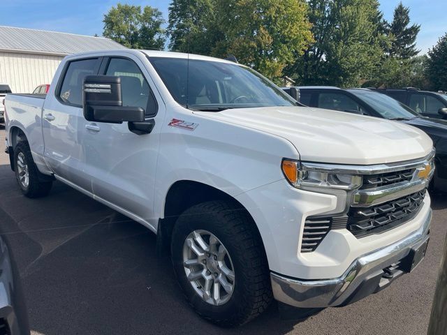 Used 2025 Chevrolet Silverado 1500 LT w/ Z71 Off-Road Package AWD/4WD image 2