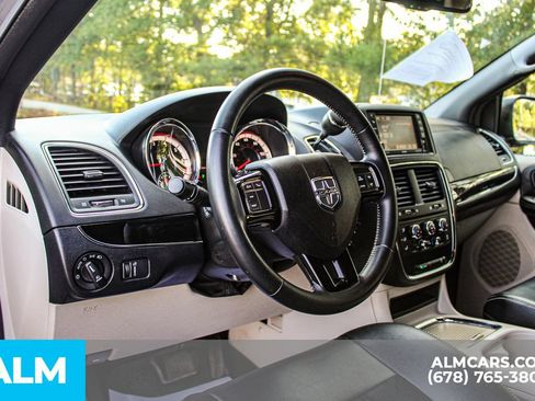 Used 2017 Dodge Grand Caravan SXT FWD image 21