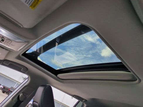 Used 2021 Toyota RAV4 XLE Premium FWD image 15