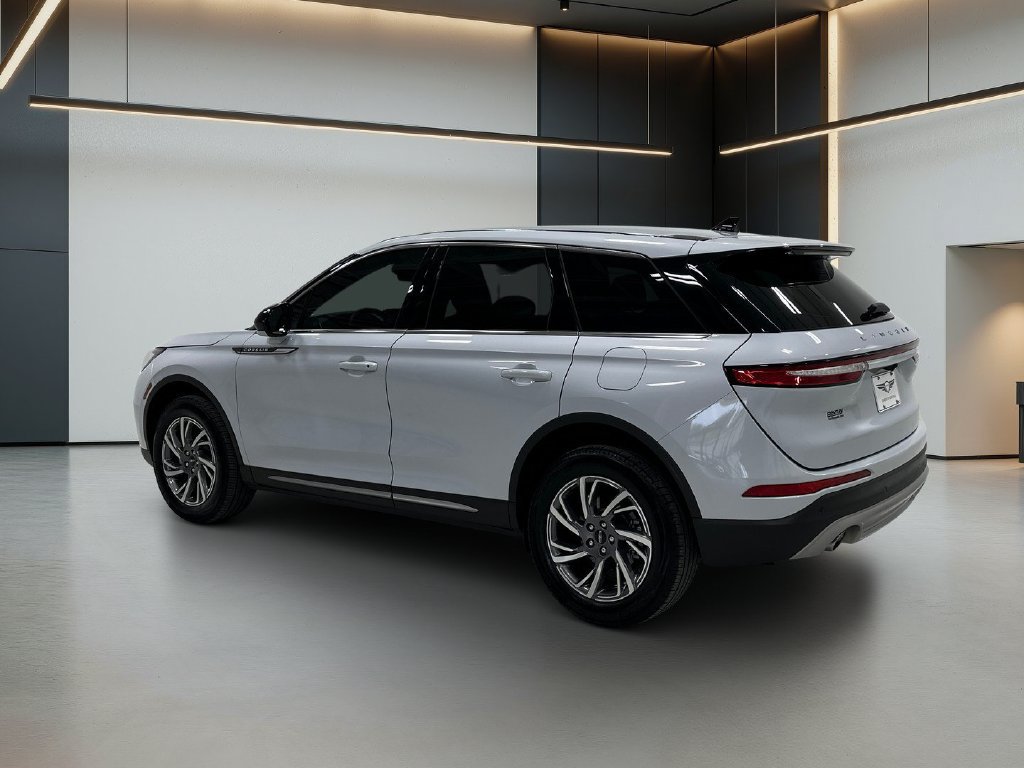 Used 2025 Lincoln Corsair FWD image 3