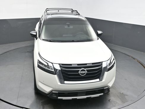 Used 2024 Nissan Pathfinder Platinum image 34