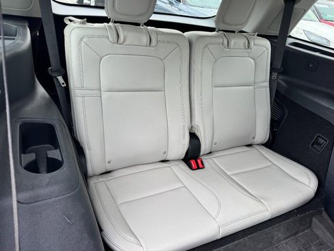 Certified 2025 Lincoln Aviator Reserve w/ Equipment Group 201A image 14