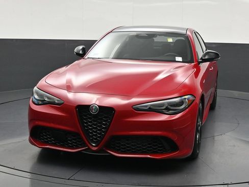 Used 2025 Alfa Romeo Giulia w/ Veloce Package Rwd image 9