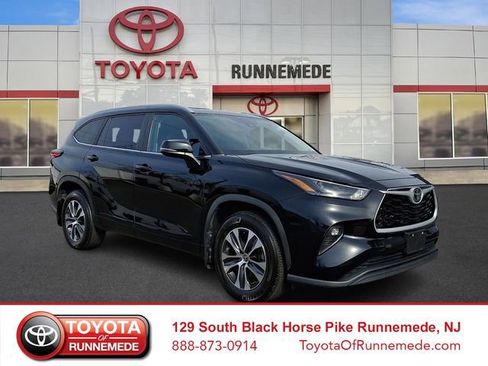Used 2023 Toyota Highlander XLE image 1