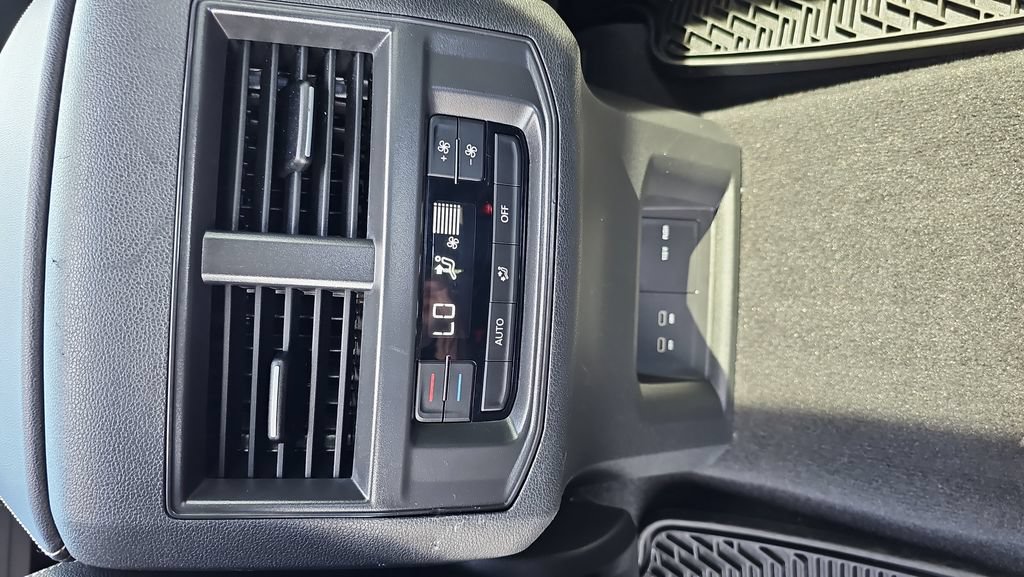 Used 2023 Volkswagen Atlas SEL AWD/4WD image 23